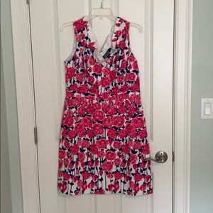 Vineyard vine‘s ruffled vneck dress